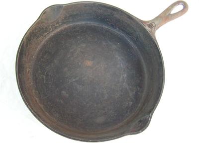 Vintage “Griswold” #8 cast iron skillet. 10-1/2" dia. at the lip. NICE
