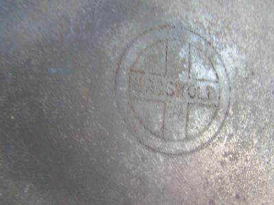 Vintage “Griswold” #8 cast iron skillet. 10-1/2" dia. at the lip. NICE