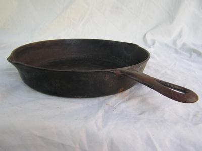 Vintage “Griswold” #8 cast iron skillet. 10-1/2" dia. at the lip. NICE