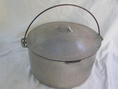 ARMY WWII era vintage aluminum cooking pot. BIG.