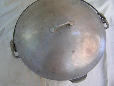 ARMY WWII era vintage aluminum cooking pot. BIG.