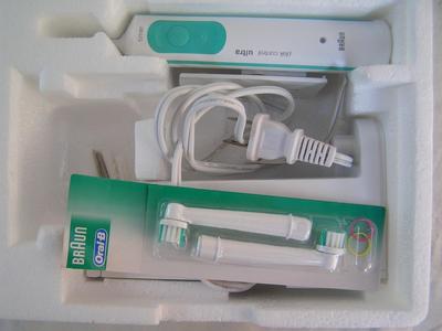 Braun/Oral-B Plaque Remover Ultra rechargeable tooth brush. new in box/unused