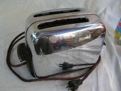 TOASTMASTER chrome plated all metal body toaster. Likely 1930s-40s