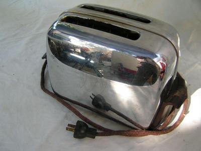 TOASTMASTER chrome plated all metal body toaster. Likely 1930s-40s