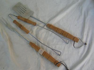 3 piece grilling utensil set, like new