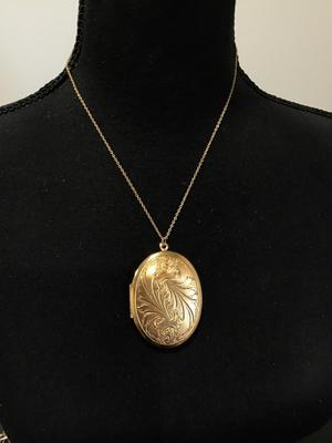Large Gold Tone Vintage Locket