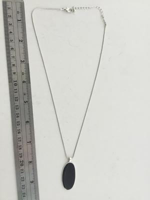 Silver tone unmarked black pendant necklace