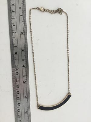 Gold tone unmarked collar necklace