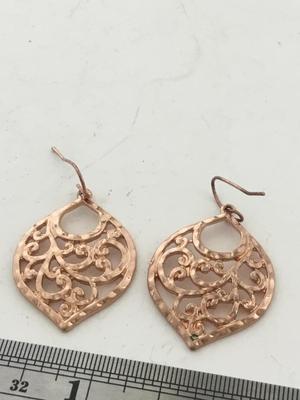 Gold tone unmarked fashion earrings