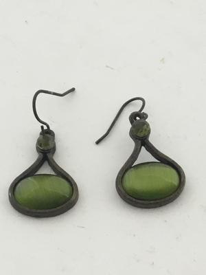 Green dangle fashion earrings
