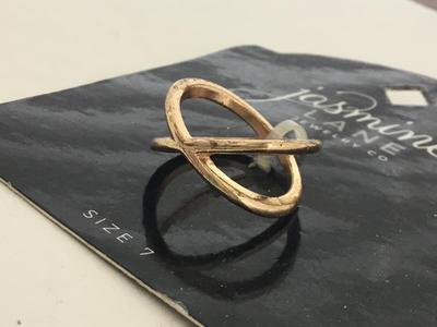 Jasmine lane size 7 gold tone ring