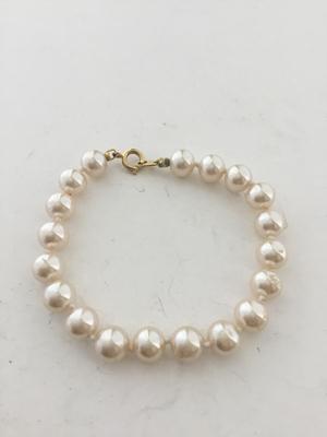 Faux beaded unmarked fashion bracelet