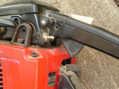 Shindaiwa chain saw. Maybe an 18" bar. NOT tested but looks operable