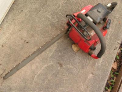 Shindaiwa chain saw. Maybe an 18" bar. NOT tested but looks operable