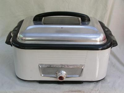 Westinghouse classic 1950s electric roaster in very good++ condition.