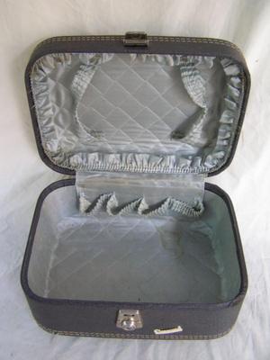 Another overnight case, nice condition, no key