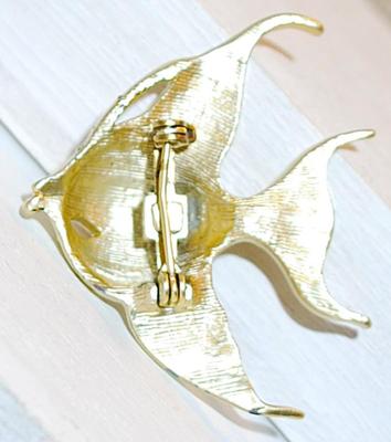 VINTAGE Brushed Gold Tone Puffy Angelfish BROOCH (1¾" x 1¾")