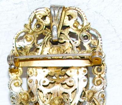 VINTAGE Oval Stone Handpainted White Daisies Flowers BROOCH (1¾" x 1¼") with Intricate Swirl Dark Gold Tone Setting