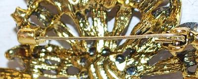 Beautiful Large Flower ORANGE AMBER Colored Stones BROOCH (2½" Diam.) with Iridescent Curved Thin Petals and Gold Tone Setting