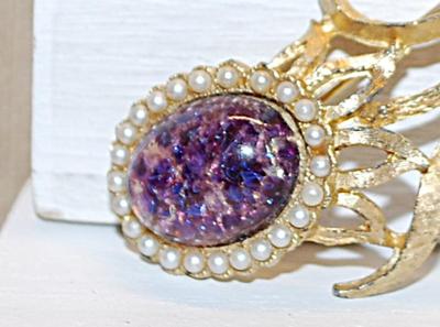 VINTAGE Oval Purple Iridescent Cabochon Stone with a Faux Pearl Surround BROOCH (2½" x 1½") & Brushed Gold Tone Stem