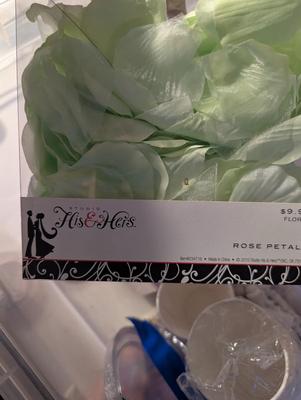 His & Hers Rose Petals & Wedding Ensemble Set
