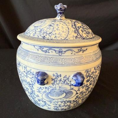 Porcelain Ginger Jar with Foo Dog Finial (K-HS)