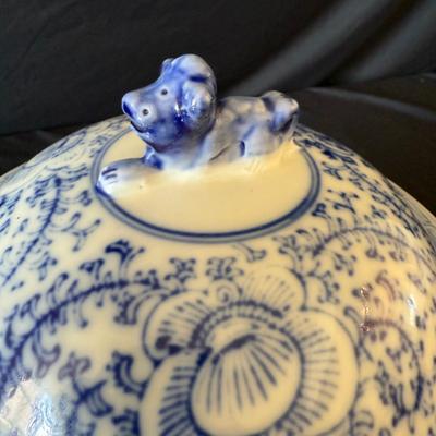 Porcelain Ginger Jar with Foo Dog Finial (K-HS)