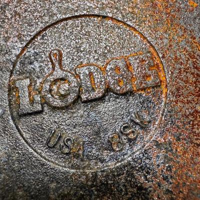 Two Lodge Cast Iron Pans (K-HS)