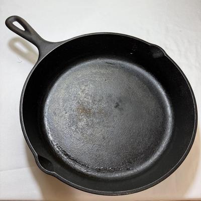 Two Lodge Cast Iron Pans (K-HS)