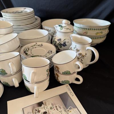 Large Villeroy & Boch ‘Botanica’ Dish Set plus Two ‘French Garden’ Bowls (LR-HS)