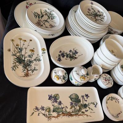 Large Villeroy & Boch ‘Botanica’ Dish Set plus Two ‘French Garden’ Bowls (LR-HS)