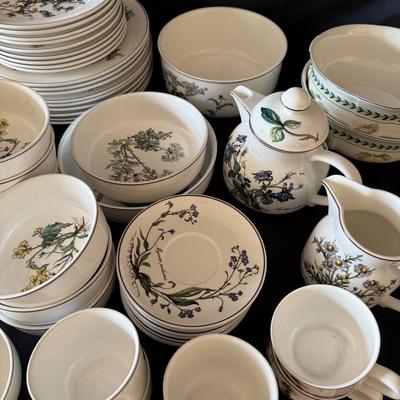Large Villeroy & Boch ‘Botanica’ Dish Set plus Two ‘French Garden’ Bowls (LR-HS)