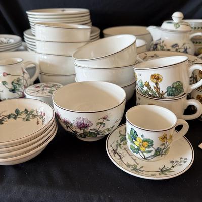 Large Villeroy & Boch ‘Botanica’ Dish Set plus Two ‘French Garden’ Bowls (LR-HS)