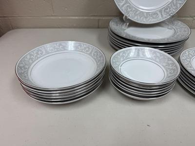 31pc Mikasa China Winthrop #5401