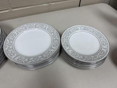 31pc Mikasa China Winthrop #5401