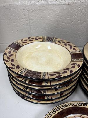 30pc Sakura “Wildlife” Dinnerware