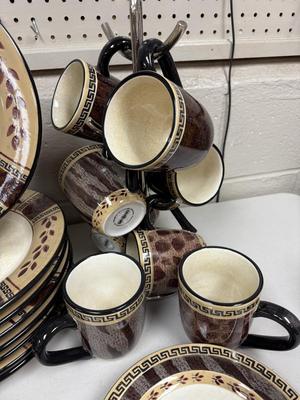 30pc Sakura “Wildlife” Dinnerware