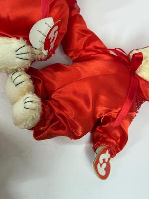 Sale Photo Thumbnail #441: In good condition. One devil is missing it;s ear tag.