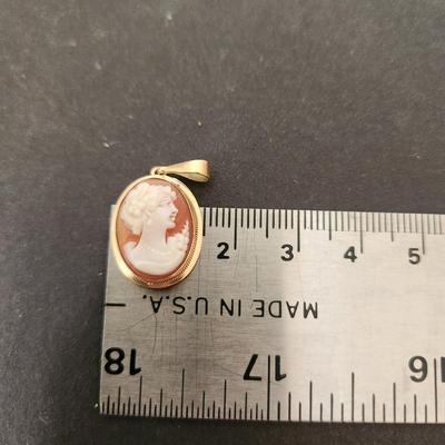 Cameo Pendant 14K Gold set, 18" 14k chain
