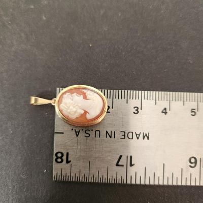 Cameo Pendant 14K Gold set, 18" 14k chain