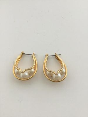 Gold tone fashion dangle earrings