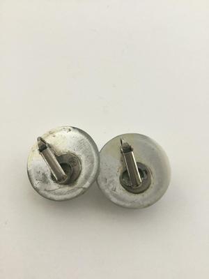 White round unmarked clip on vintage earrings