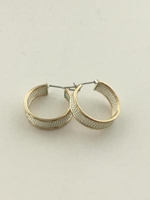 Gold tone unmarked round fashion earrings