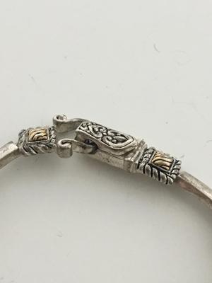 Unmarked fashion magnetic clasp bracelet
