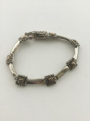 Unmarked fashion magnetic clasp bracelet