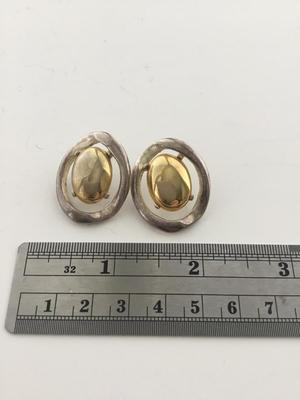 Unmarked fashion earrings