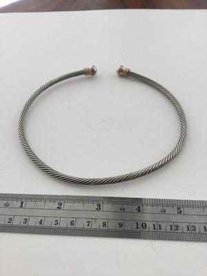 Unmarked fashion bib necklace