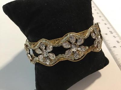 Gold Tone Bracelet Floral Sparkling