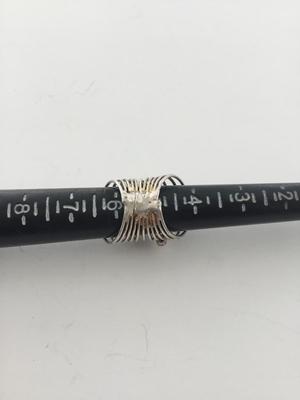 Unmarked full finger fashion ring