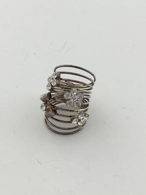 Unmarked full finger fashion ring